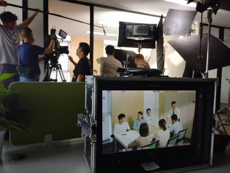 广丰县TVC拍摄公司：科技产品视觉化大师，诠释未来感与功能美学